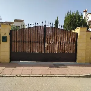 Agradable Casa Con Piscina En La Serrania. Arriate